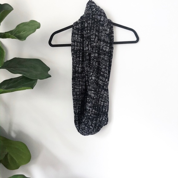 J Crew Infinity Scarf Black & White - Picture 3 of 4